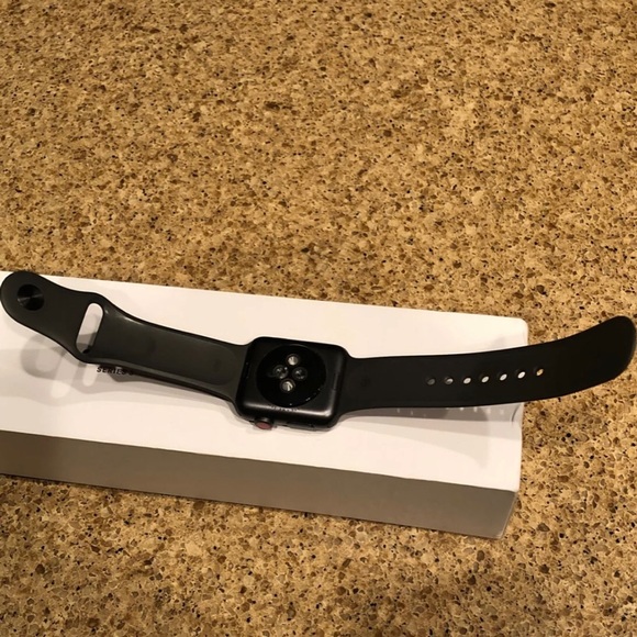 Apple Watch Series 3 GPS/ Cellular - Picture 3 of 3